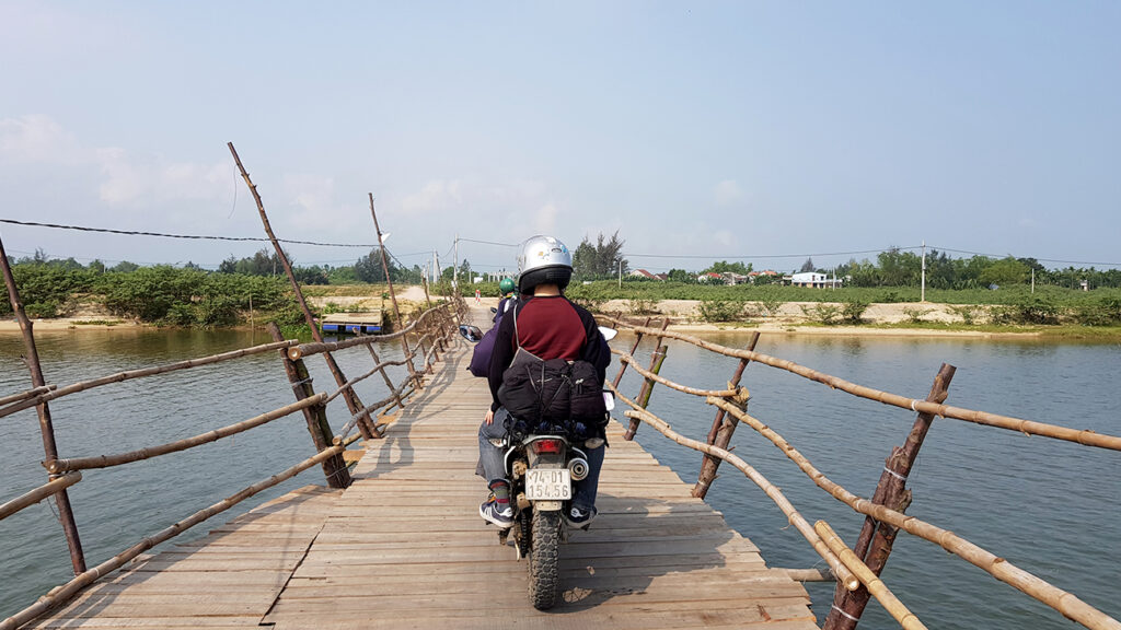 easy-rider-hue-hoi-an-bro-trae