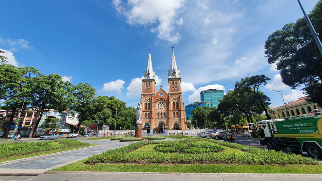 ho-chi-minh-city-katedral-2