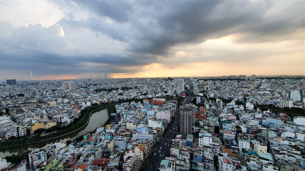 ho-chi-minh-city-regn-by-fra-toppen