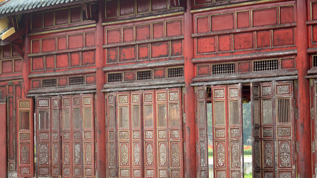 hue-city-tur-tempel-doer