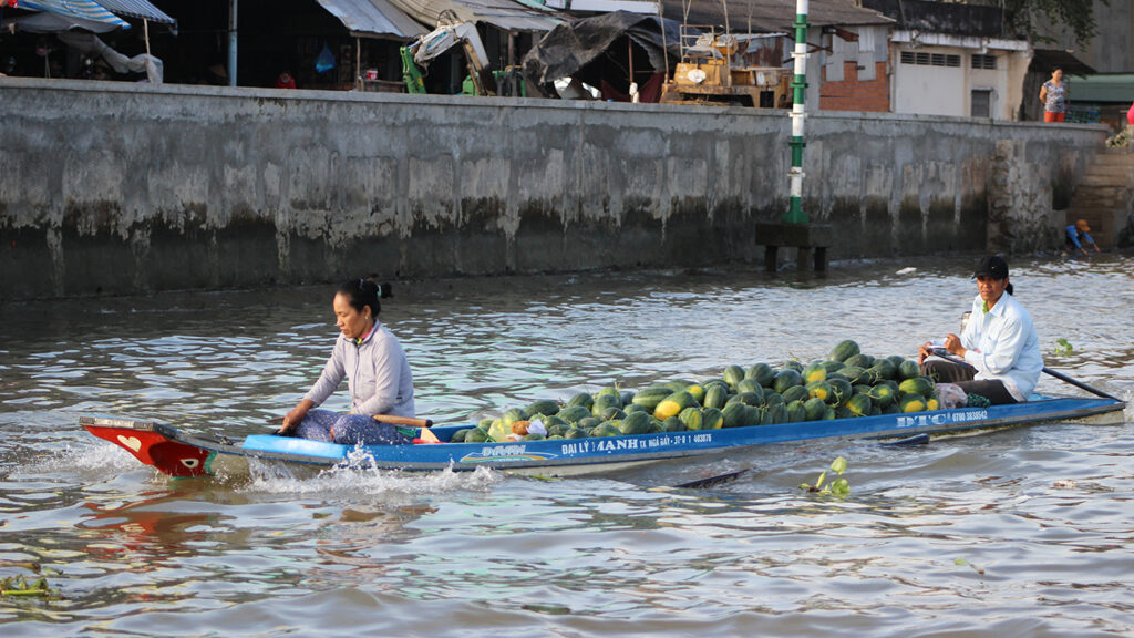 mekong-delta-baad-vandmeloner-salg