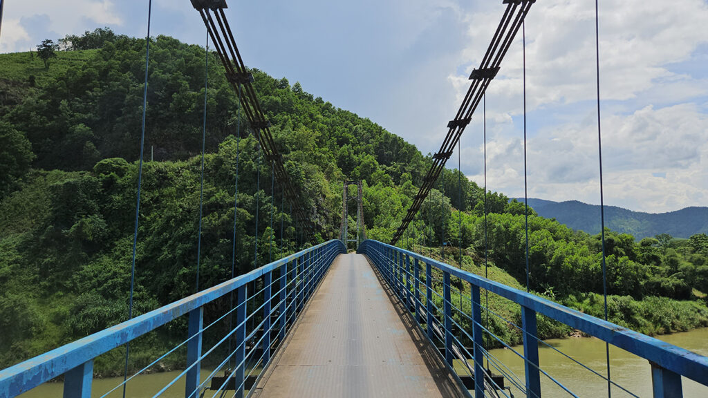 motorbike-tour-bridge