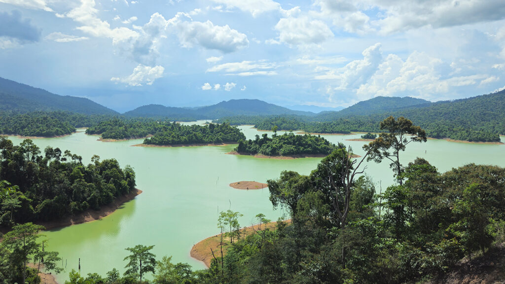 motorbike-tour-lake