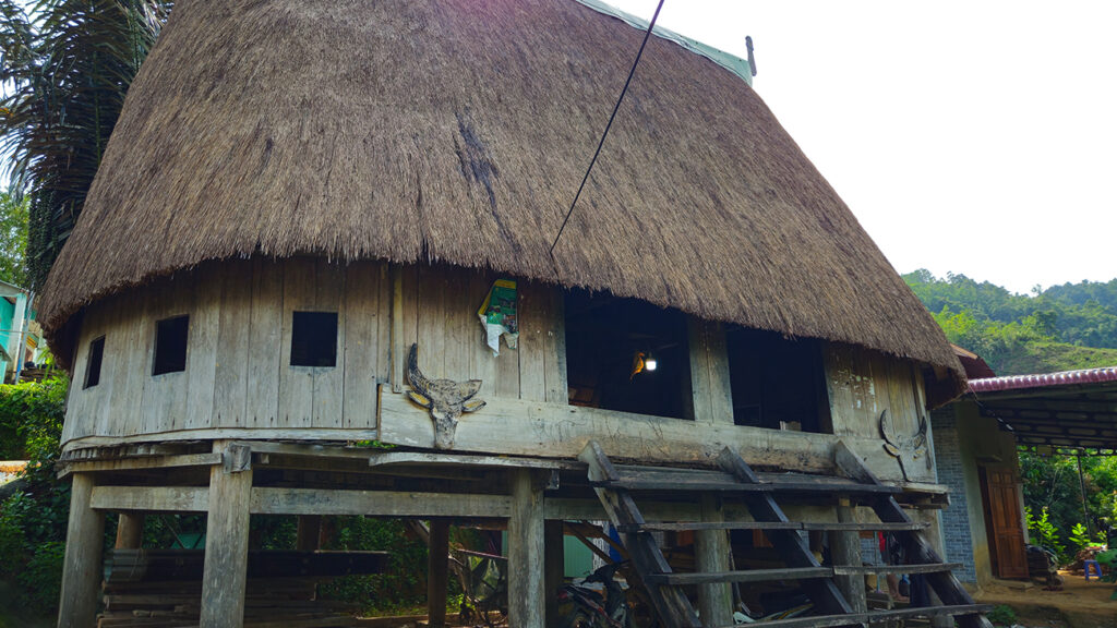motorbike-tour-pillar-house