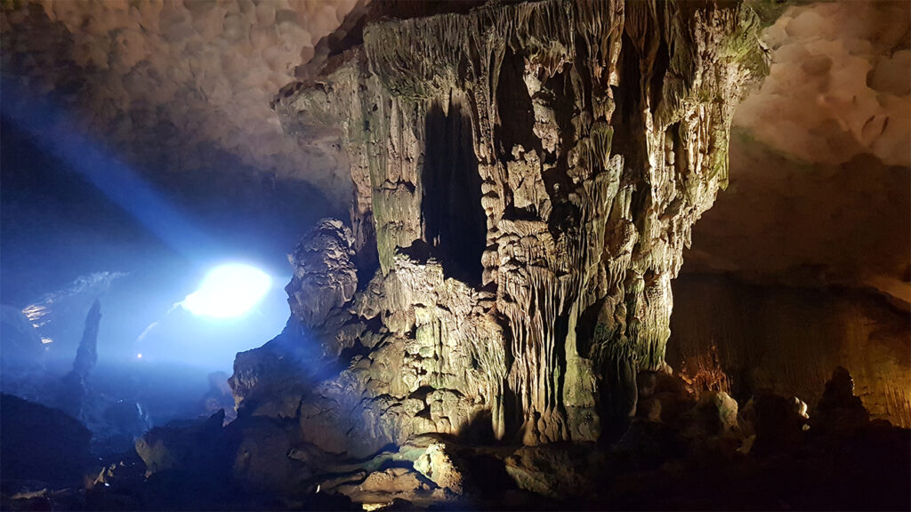 halong-bay-grotte